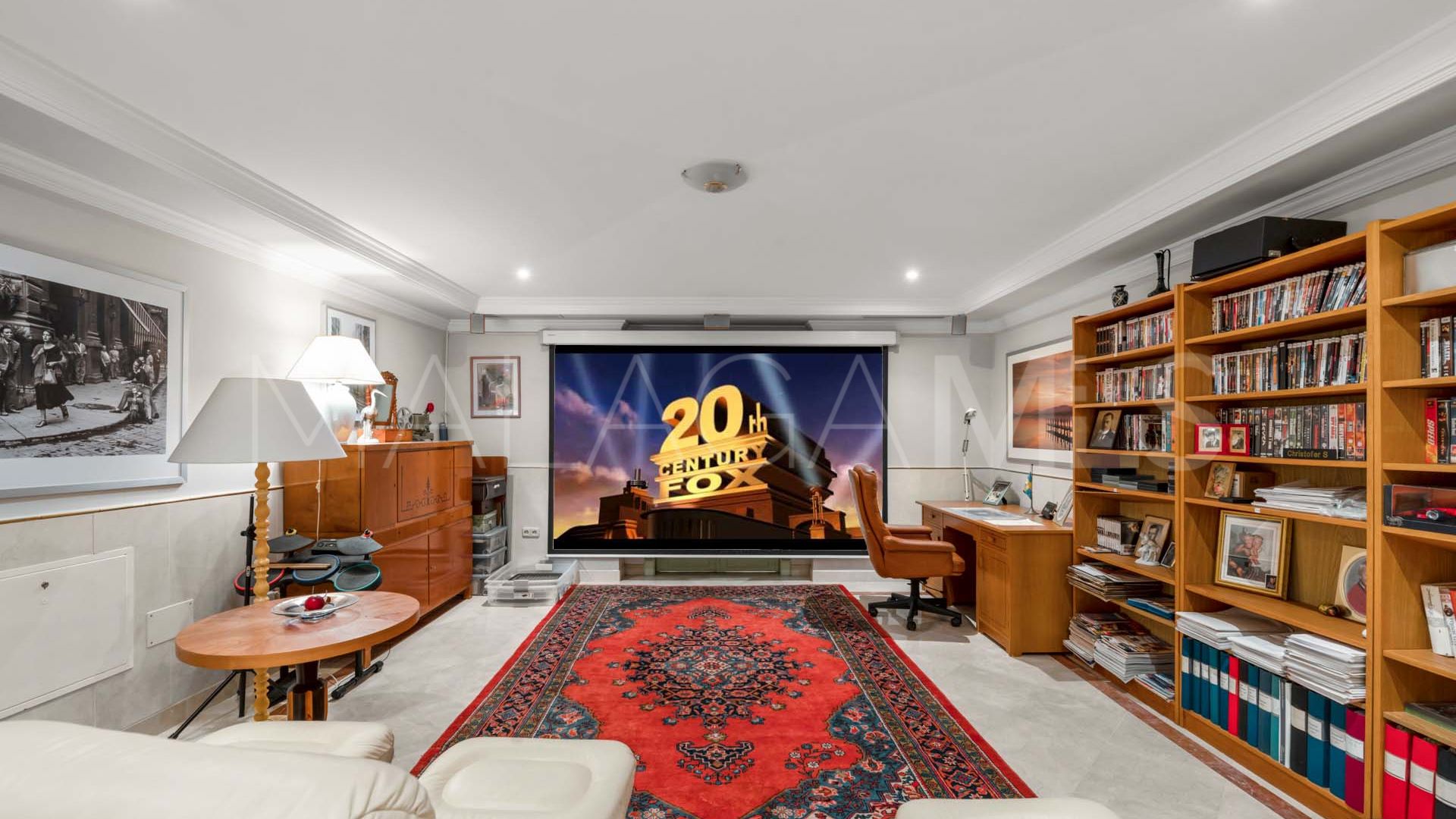 Villa for sale in Nueva Andalucia