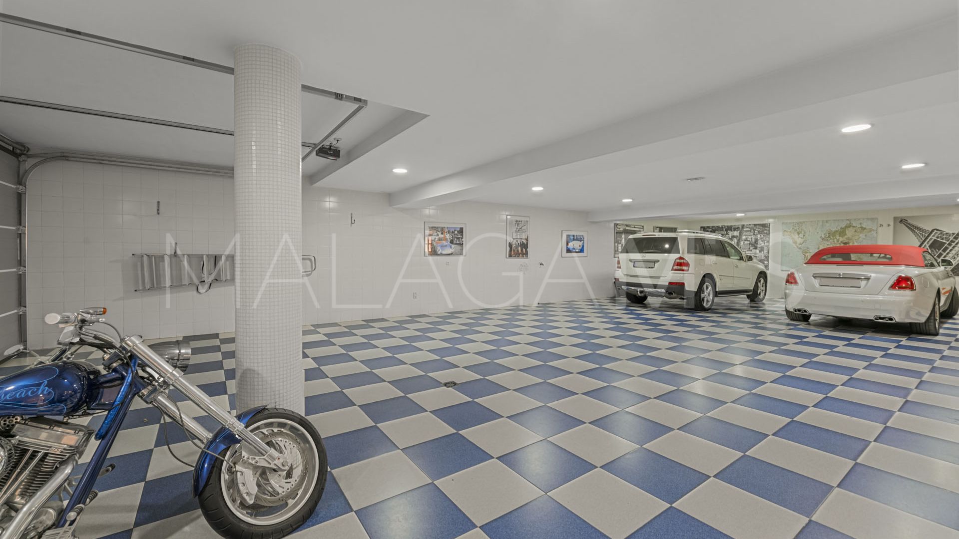 Villa for sale in Nueva Andalucia