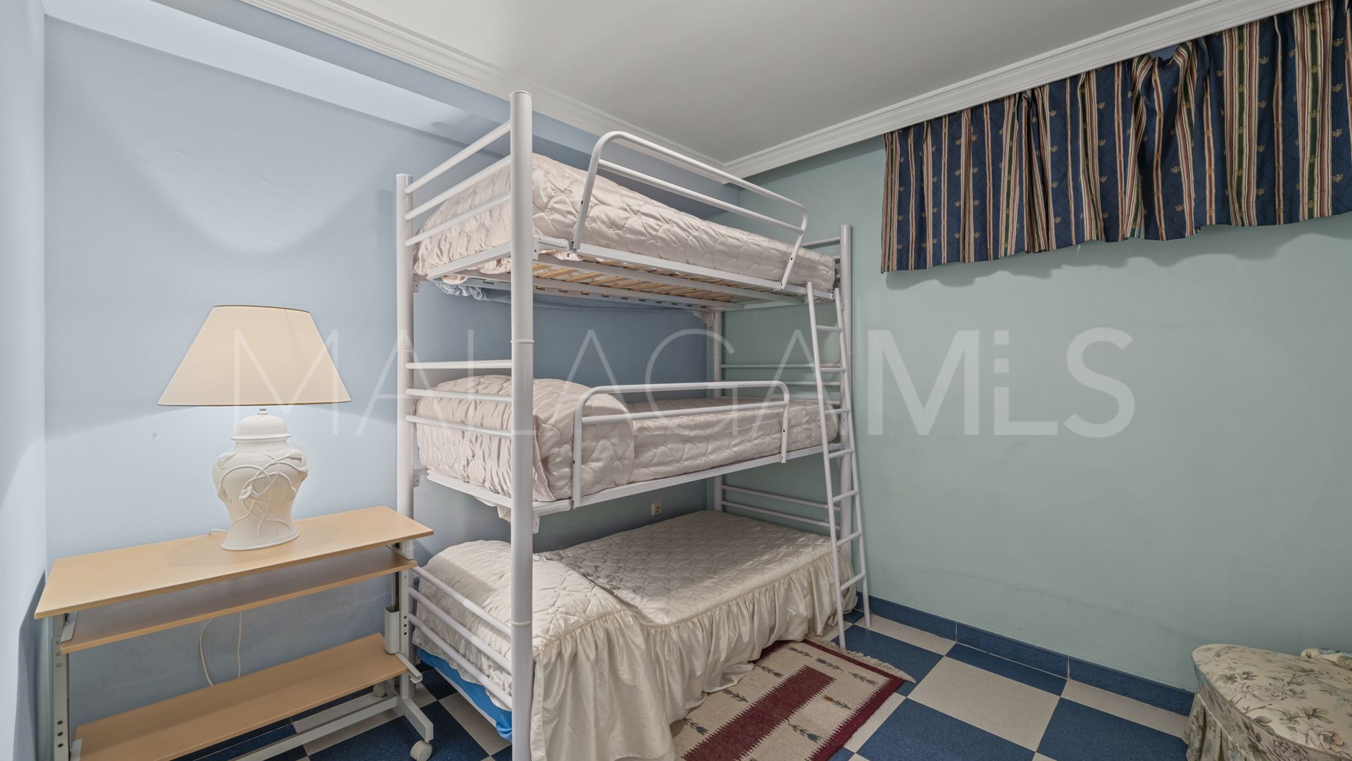 Villa for sale in Nueva Andalucia