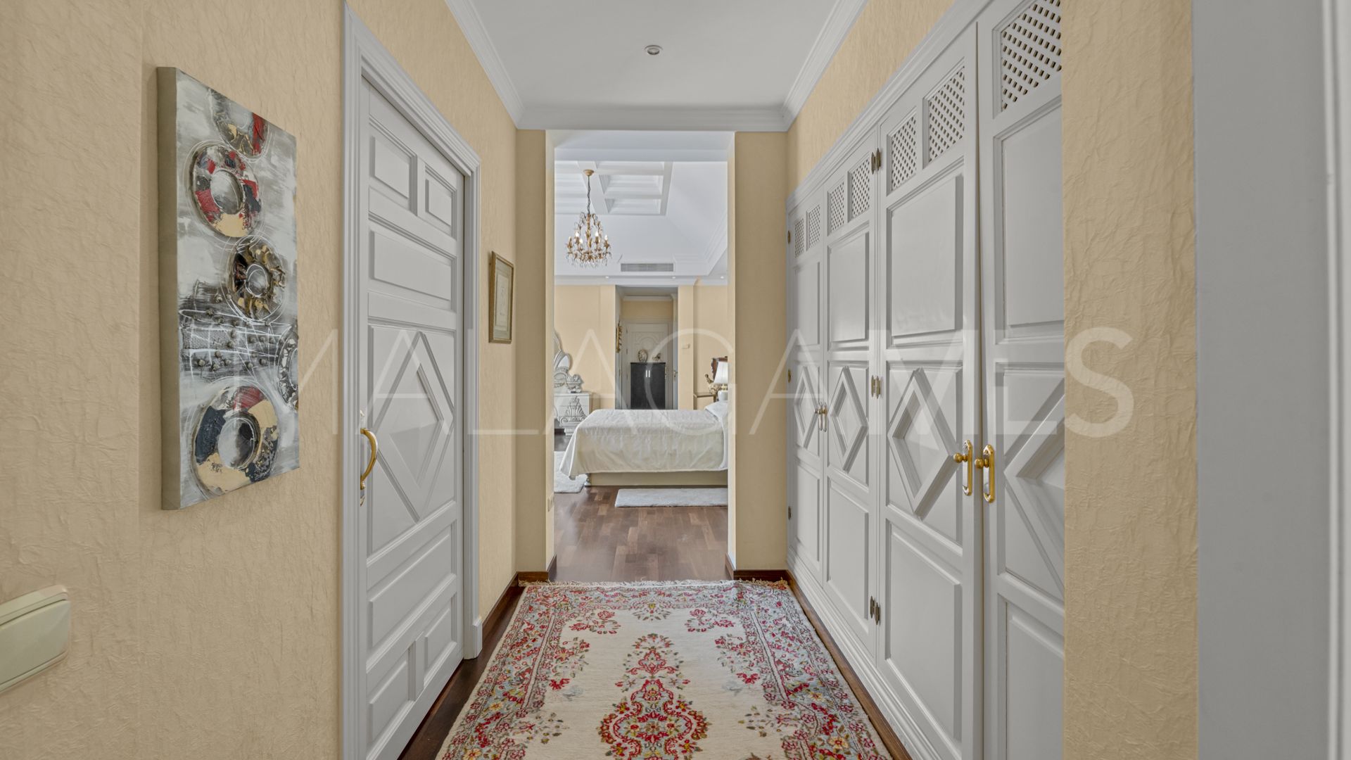 Villa for sale in Nueva Andalucia