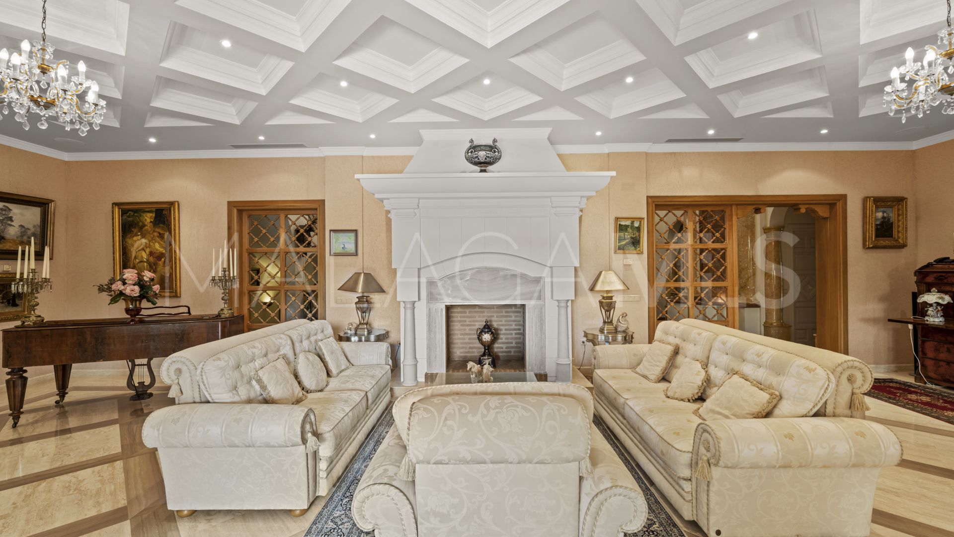 Villa for sale in Nueva Andalucia