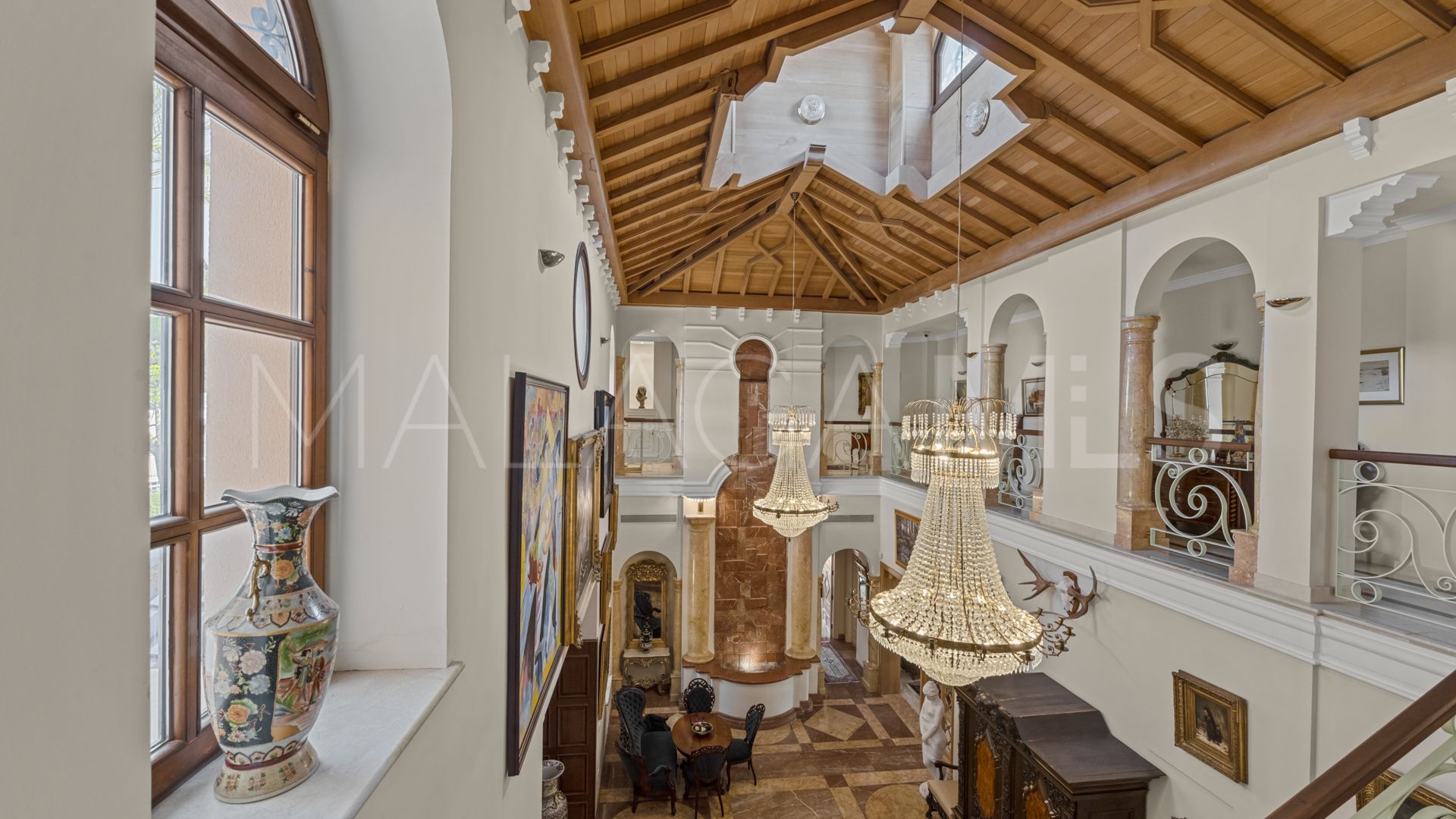 Villa for sale in Nueva Andalucia