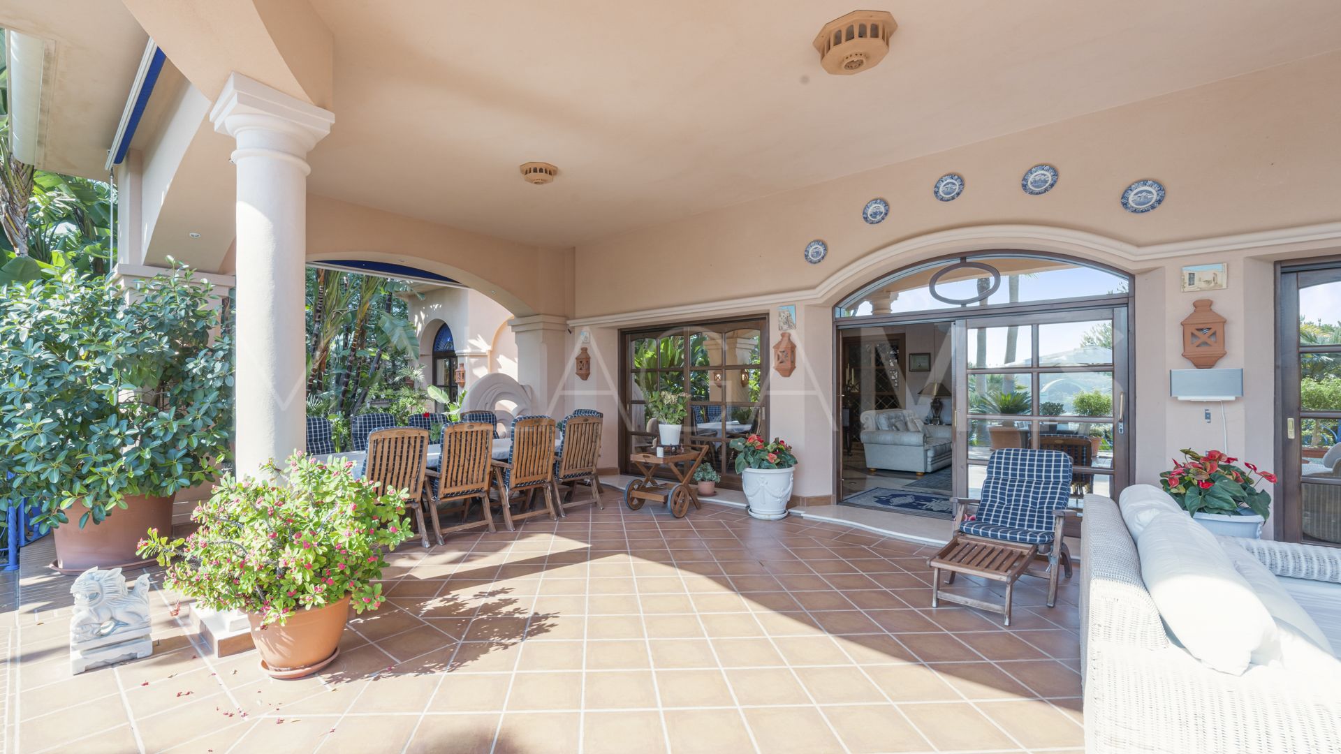 Villa for sale in Nueva Andalucia