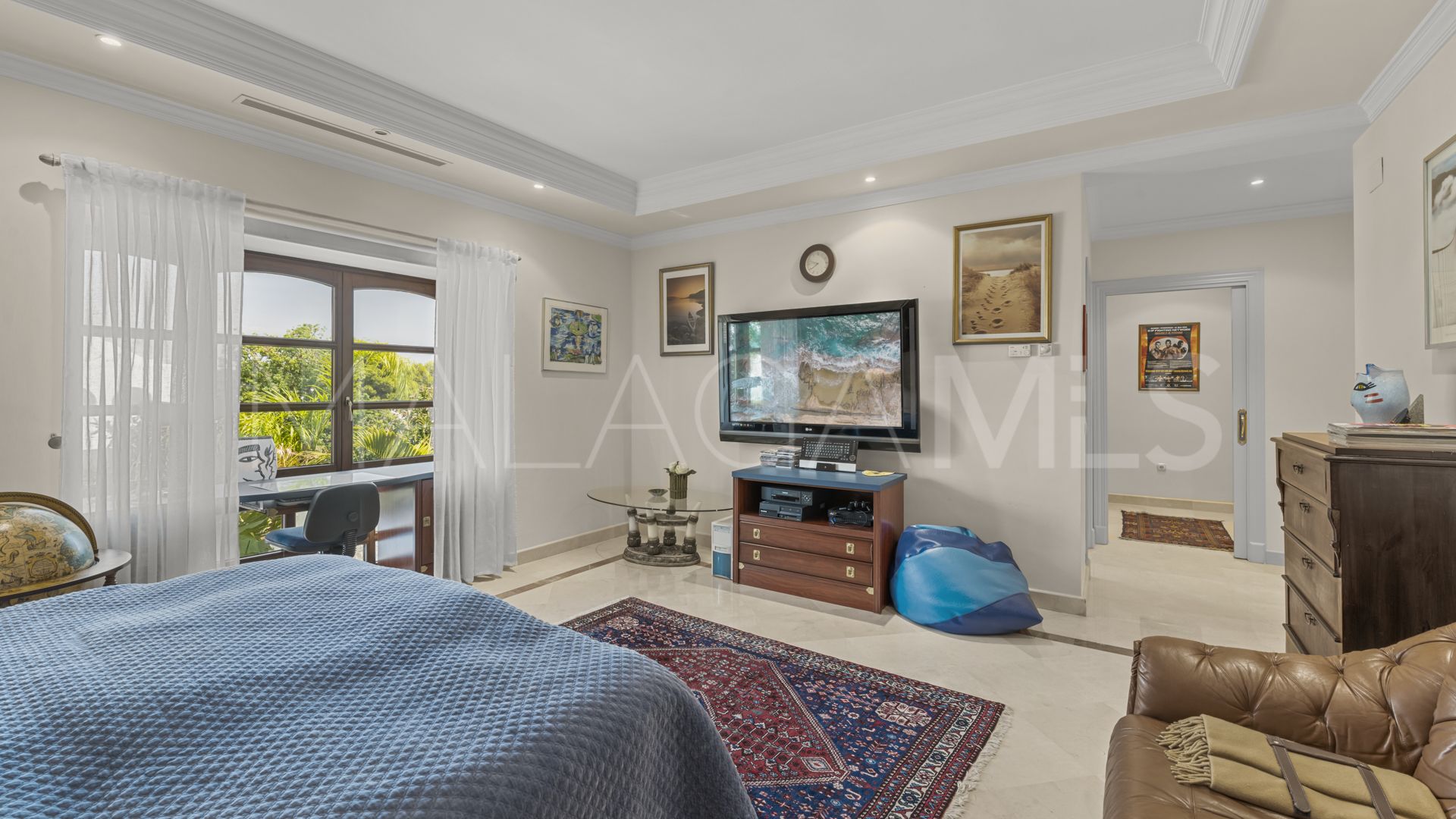 Villa for sale in Nueva Andalucia