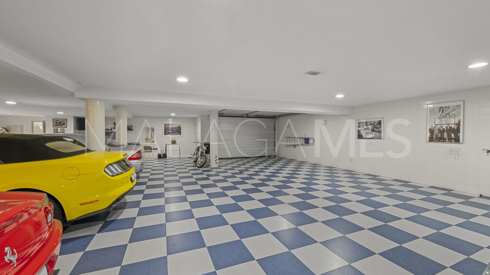 Villa for sale in Nueva Andalucia