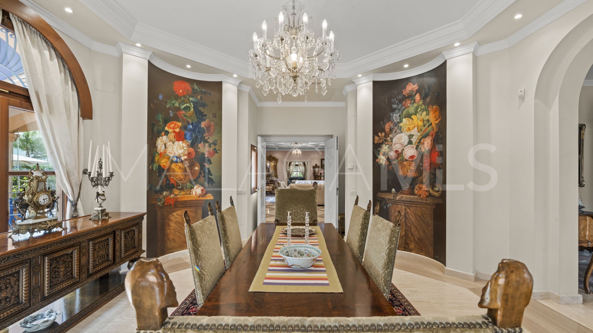 Villa for sale in Nueva Andalucia