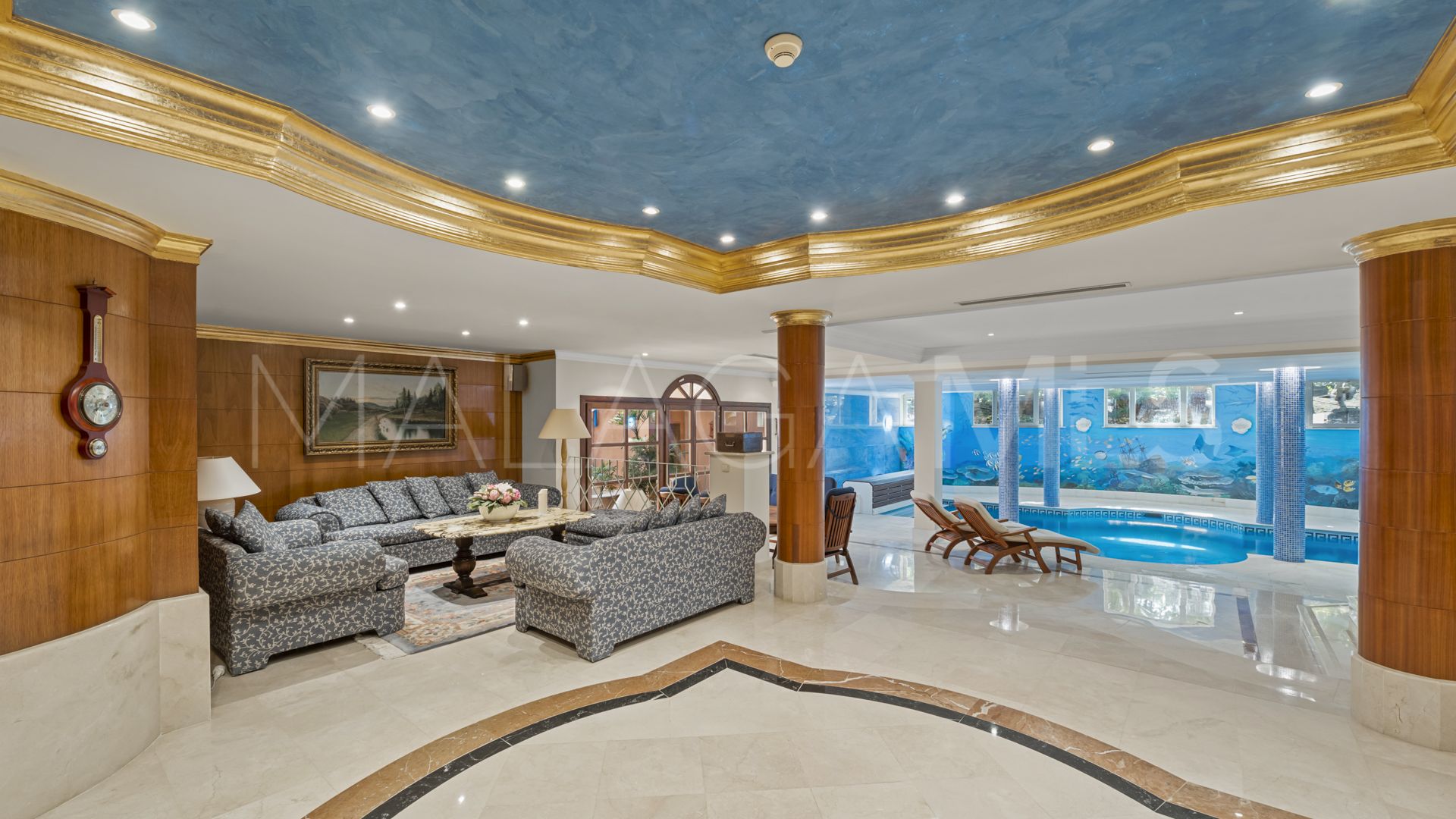 Villa for sale in Nueva Andalucia