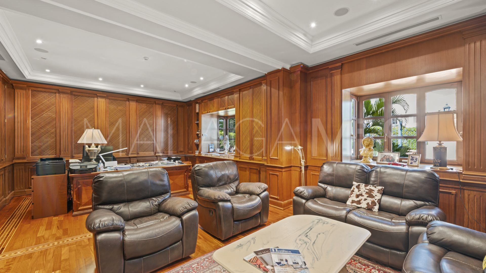 Villa for sale in Nueva Andalucia