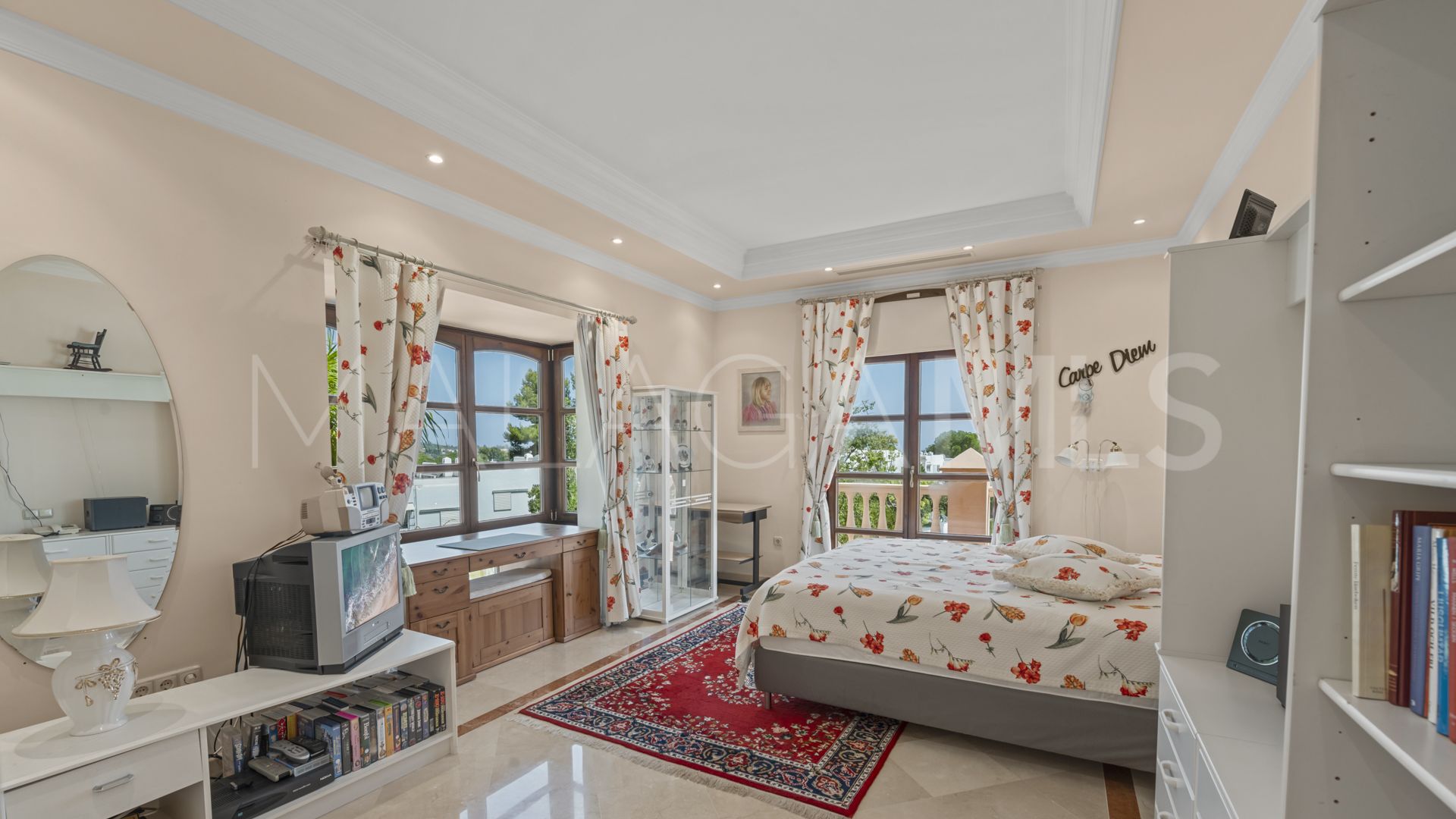 Villa for sale in Nueva Andalucia