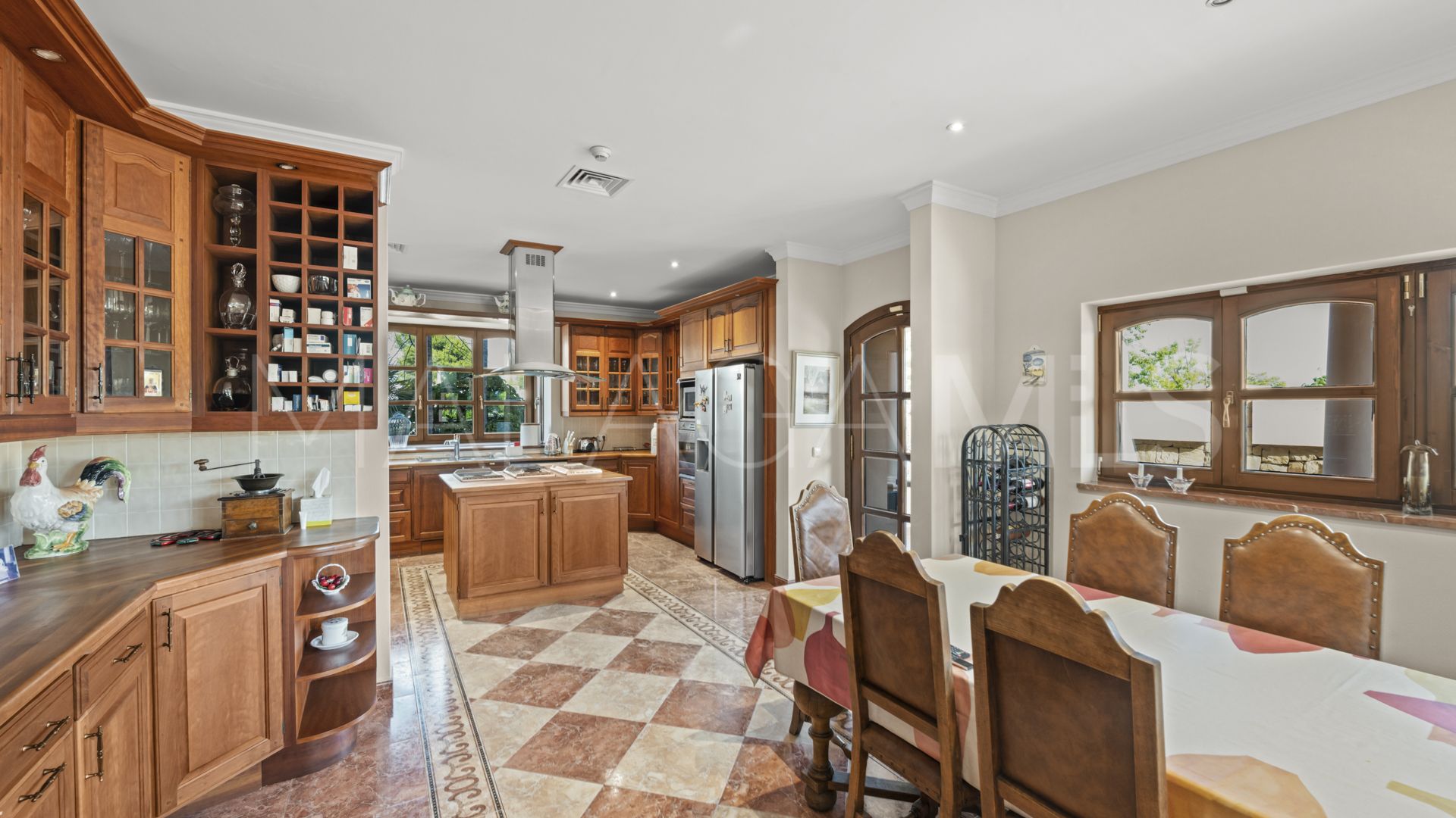 Villa for sale in Nueva Andalucia