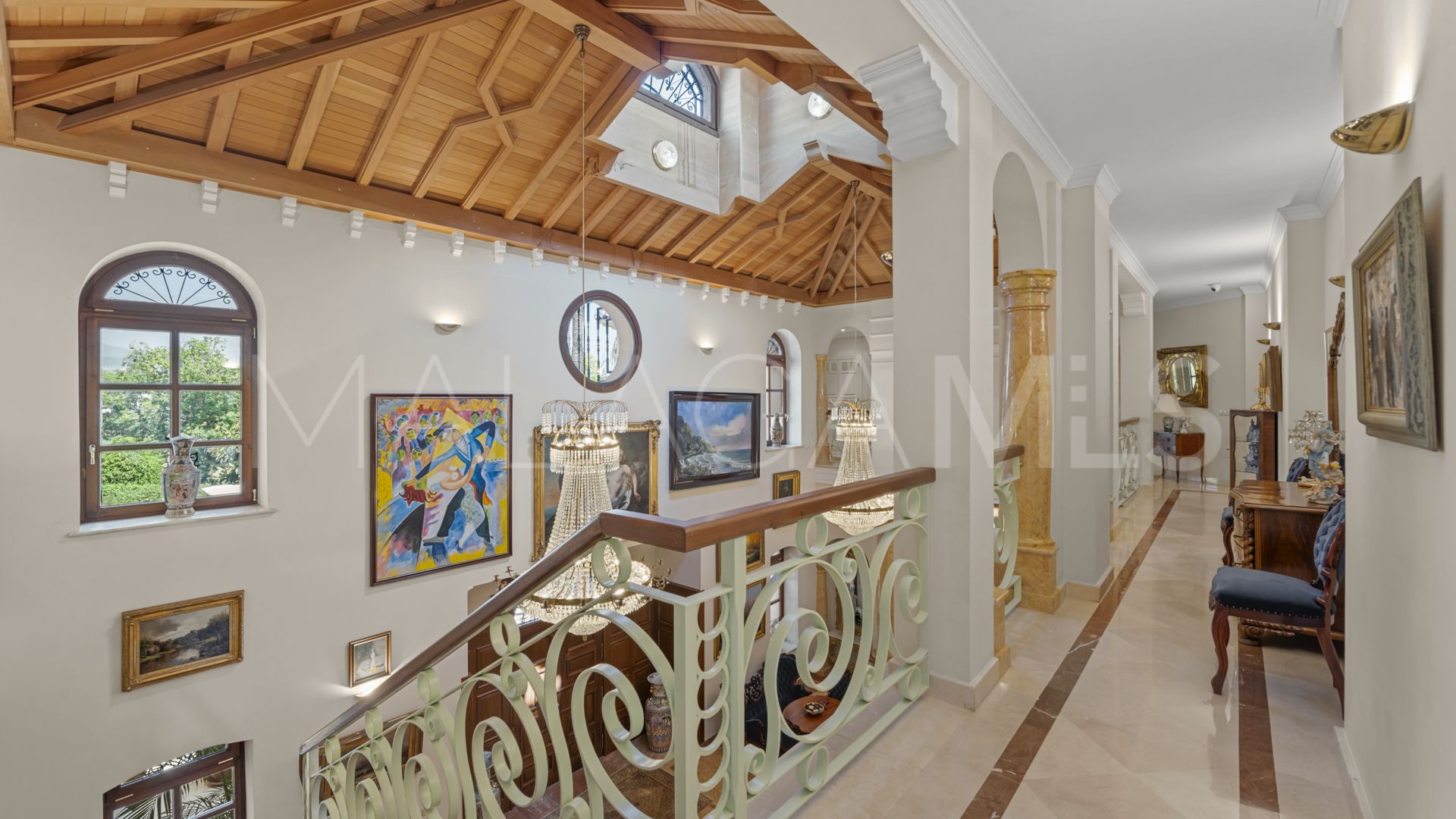 Villa for sale in Nueva Andalucia