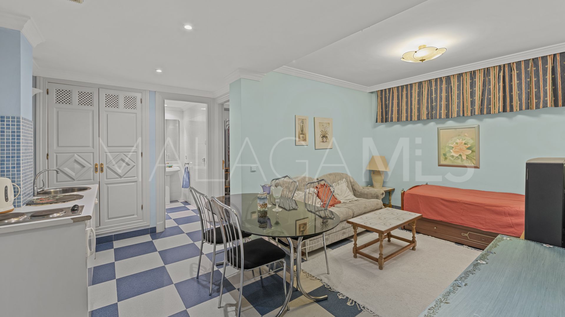 Villa for sale in Nueva Andalucia