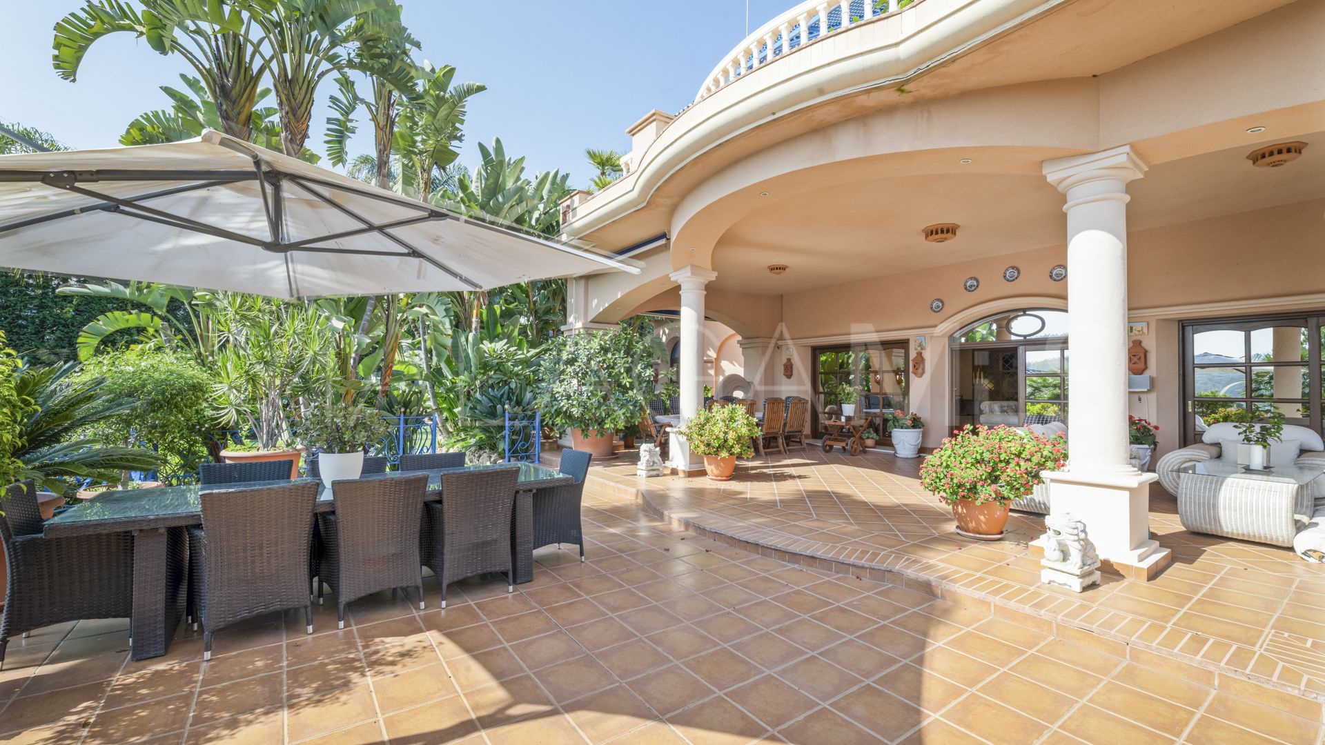 Villa for sale in Nueva Andalucia