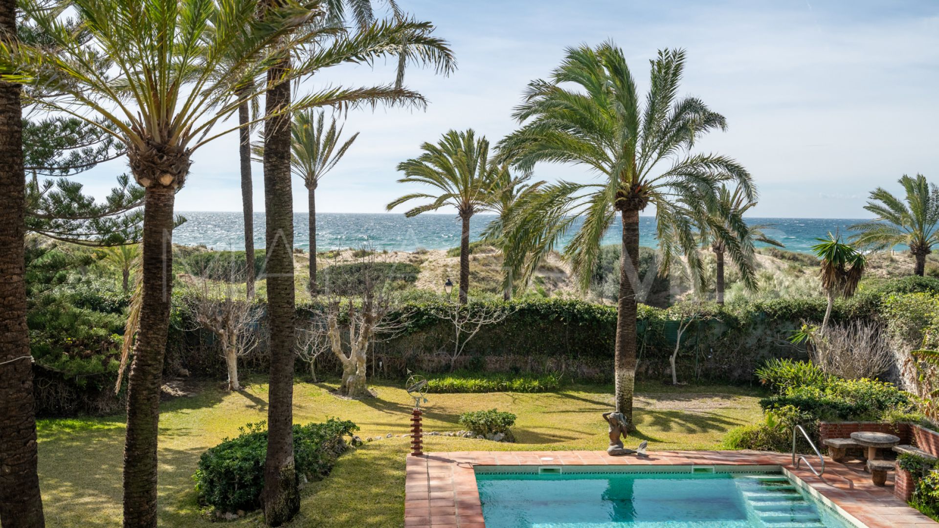 Buy villa in La Reserva de los Monteros