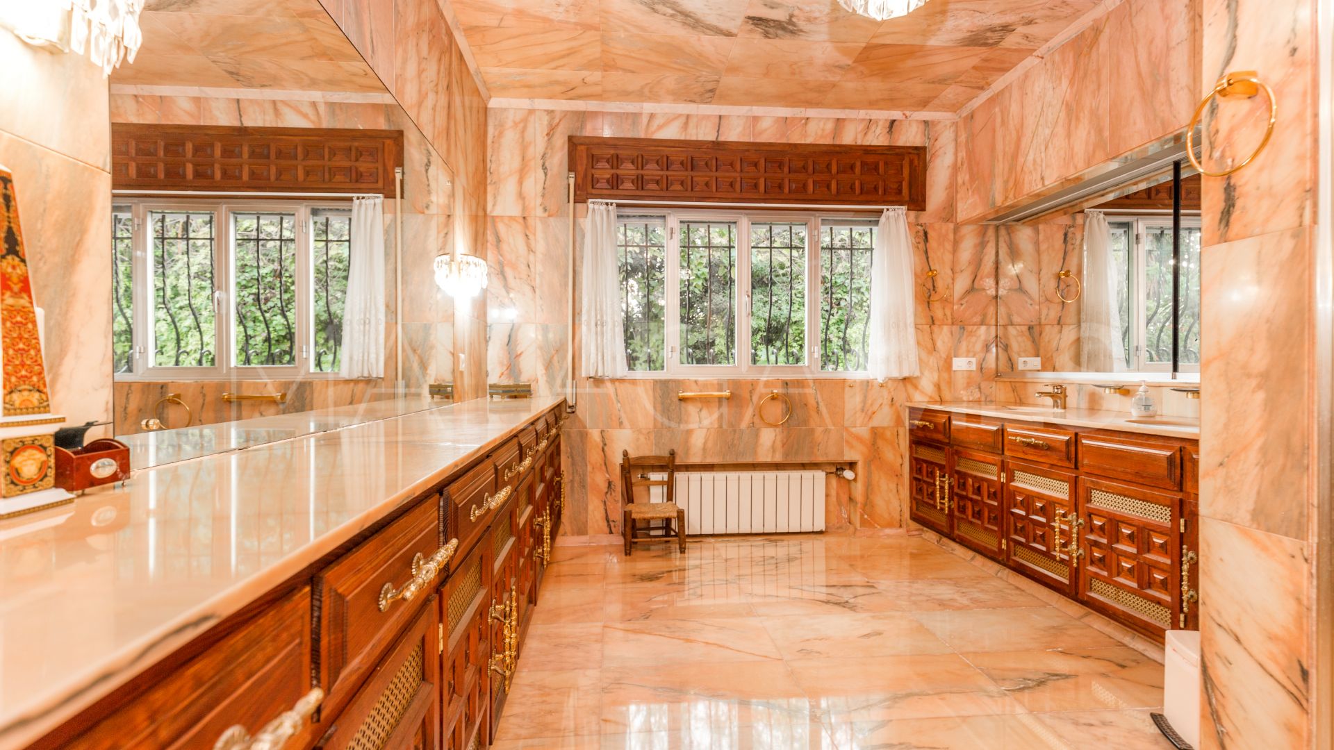 Buy villa in La Reserva de los Monteros