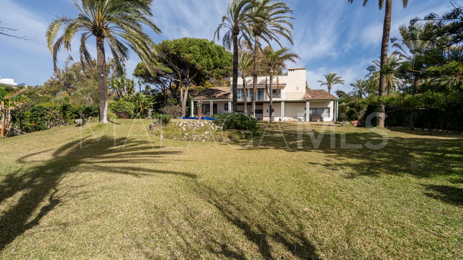 Buy villa in La Reserva de los Monteros