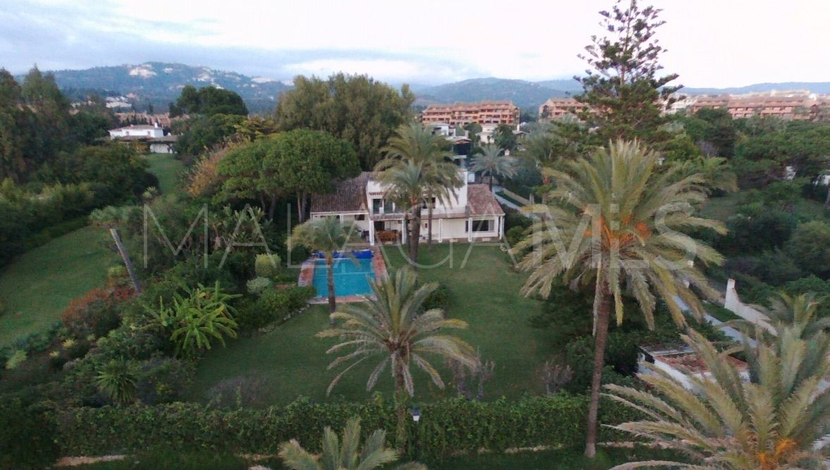 Buy villa in La Reserva de los Monteros