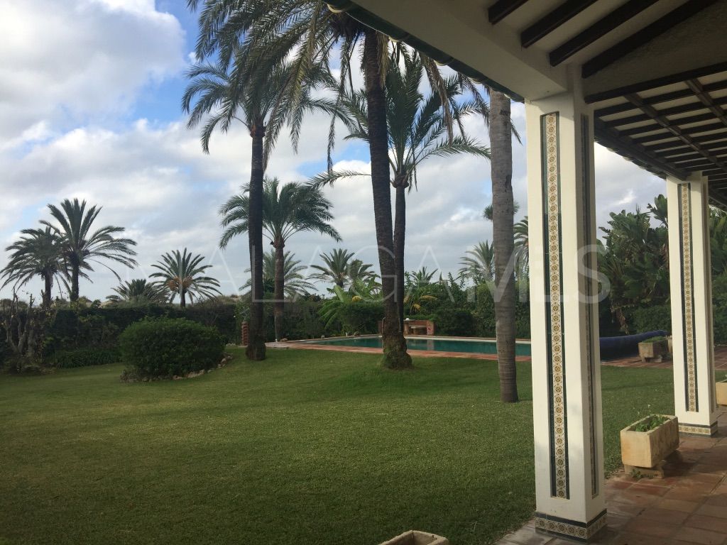 Buy villa in La Reserva de los Monteros
