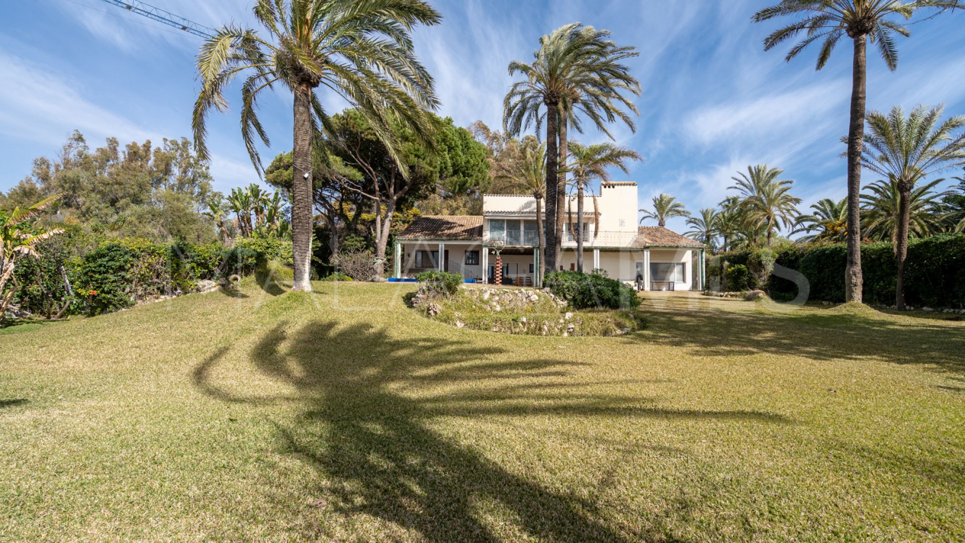 Buy villa in La Reserva de los Monteros