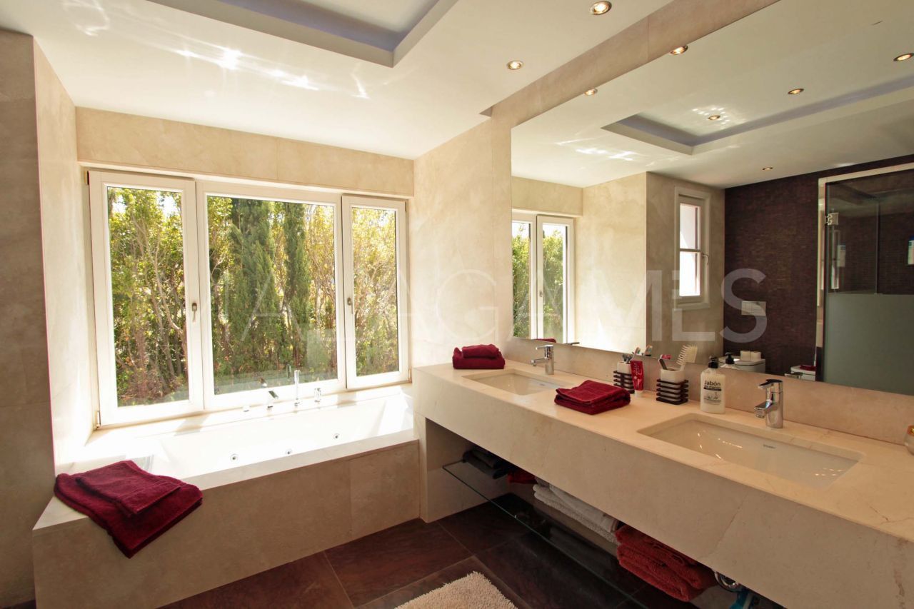 Villa in Guadalmina Baja for sale