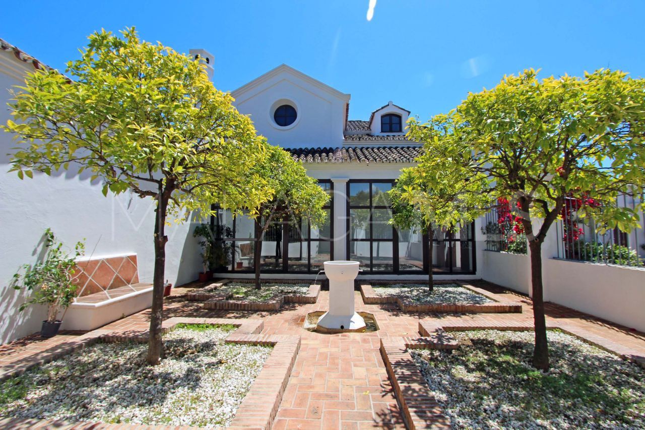 Villa in Guadalmina Baja for sale