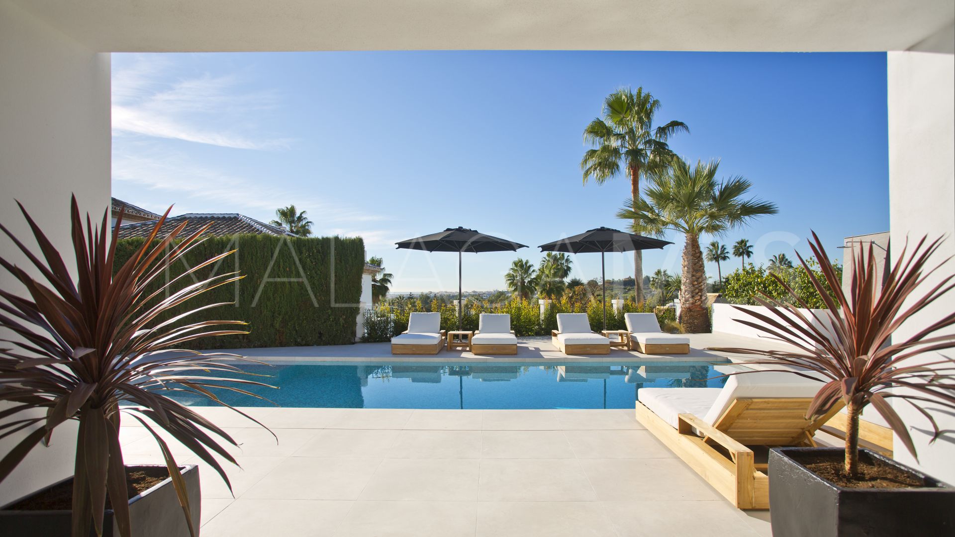 Villa for sale in Nueva Andalucia