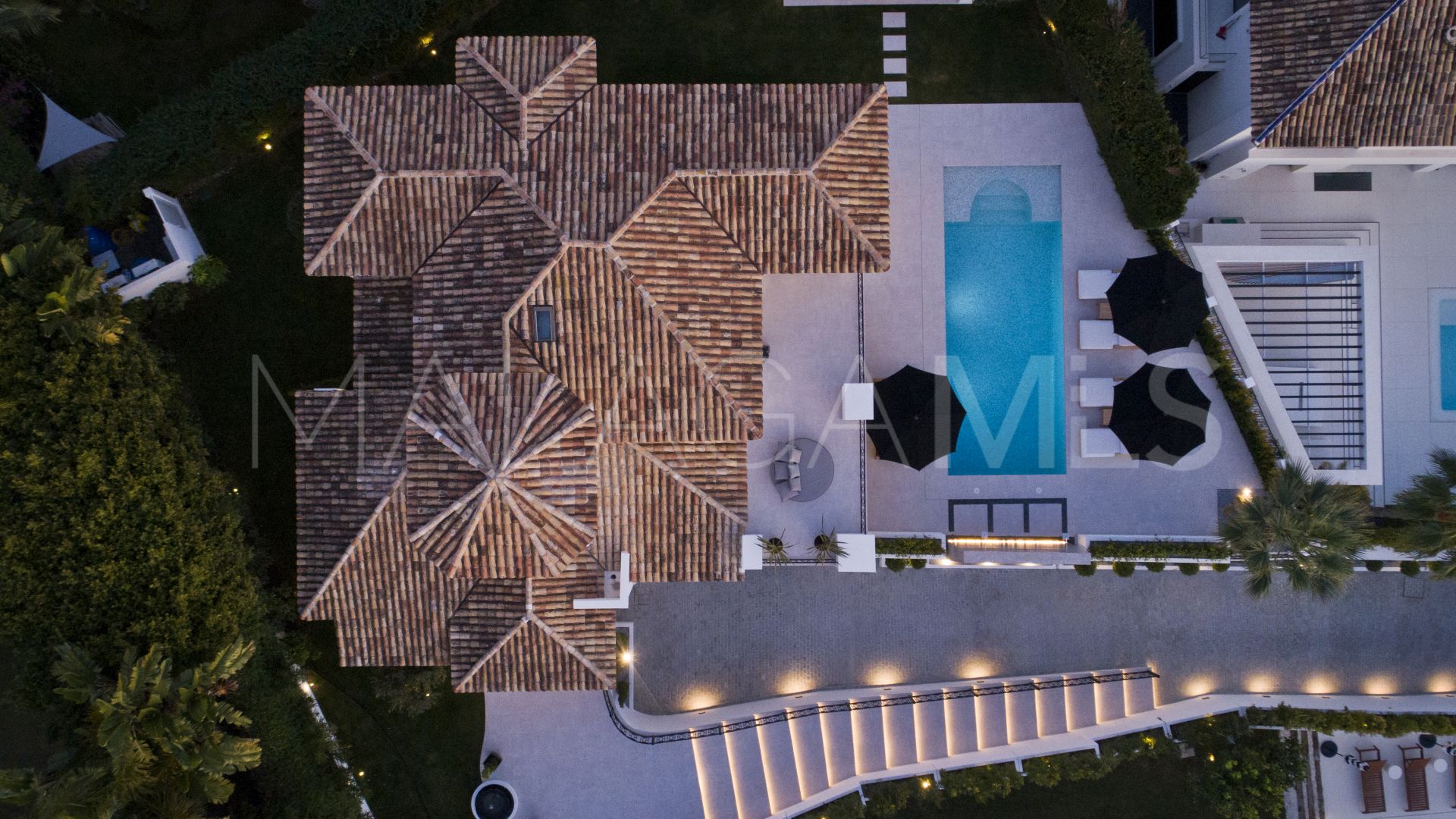 Villa for sale in Nueva Andalucia