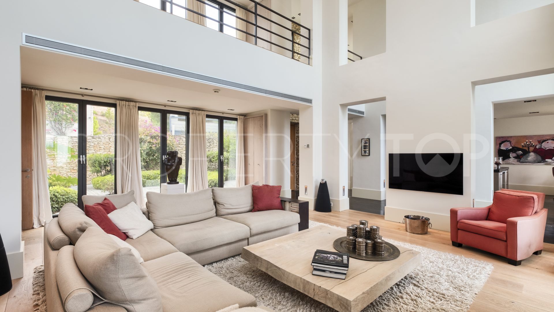 Buy villa in Montemayor with 4 bedrooms