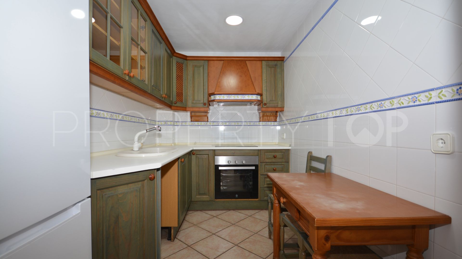 For sale apartment with 2 bedrooms in Valdeolletas