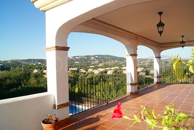 Buy villa with 4 bedrooms in Sotogrande Alto