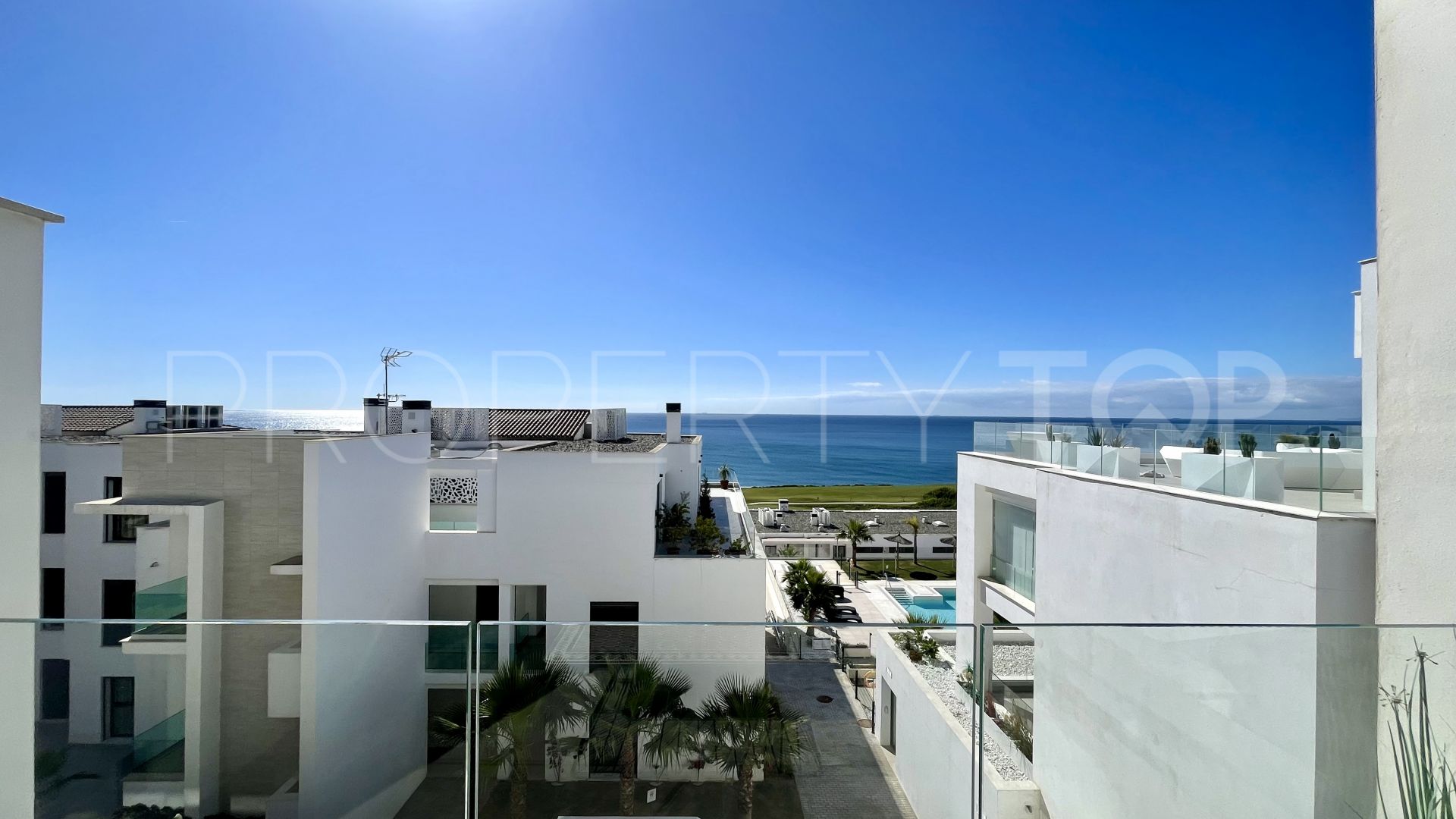 For sale apartment in Alcaidesa with 2 bedrooms