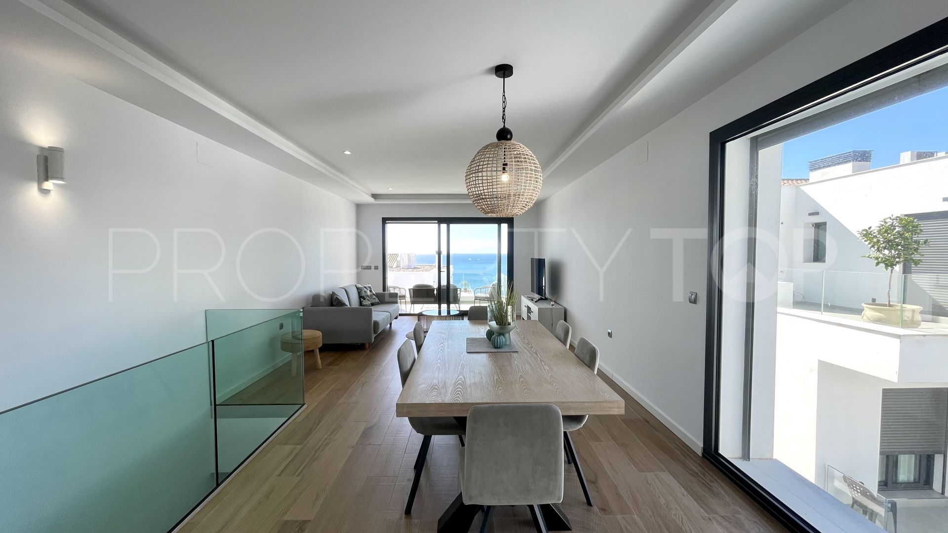 For sale apartment in Alcaidesa with 2 bedrooms