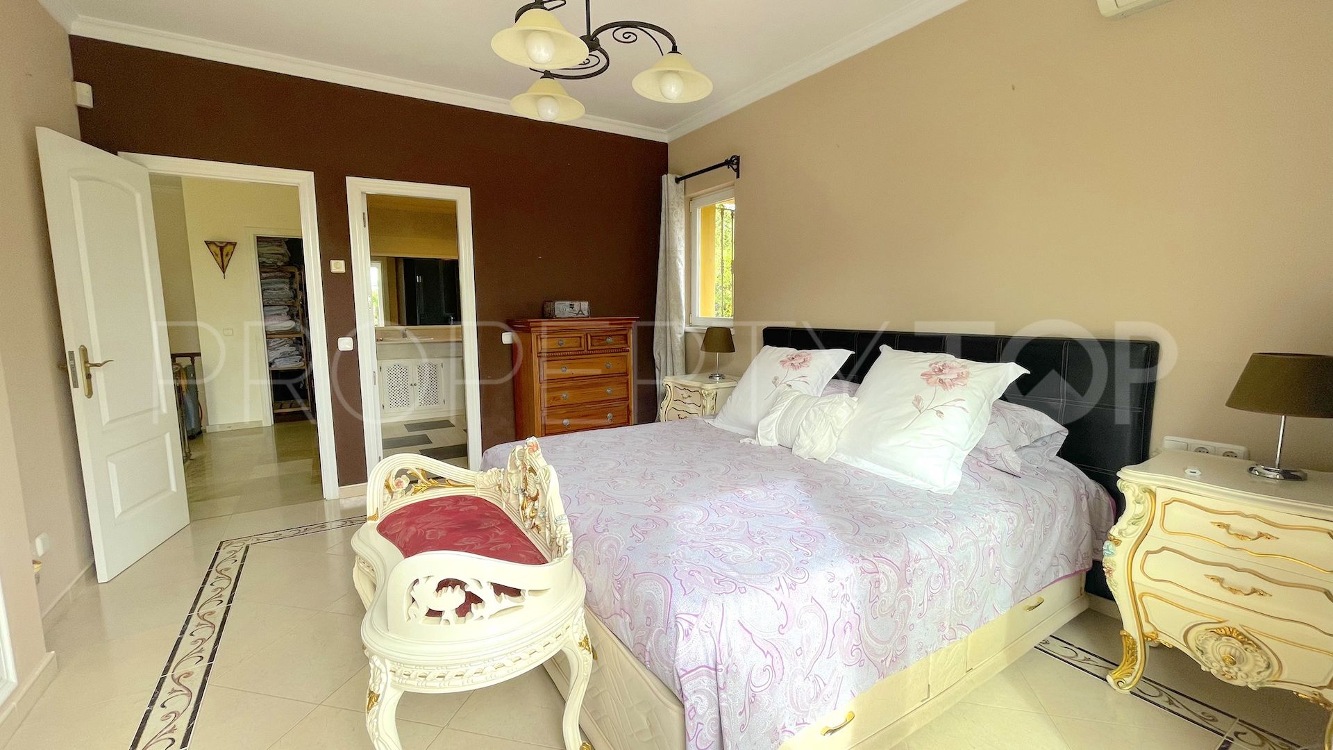 Villa en venta con 5 dormitorios en Sotogrande Costa