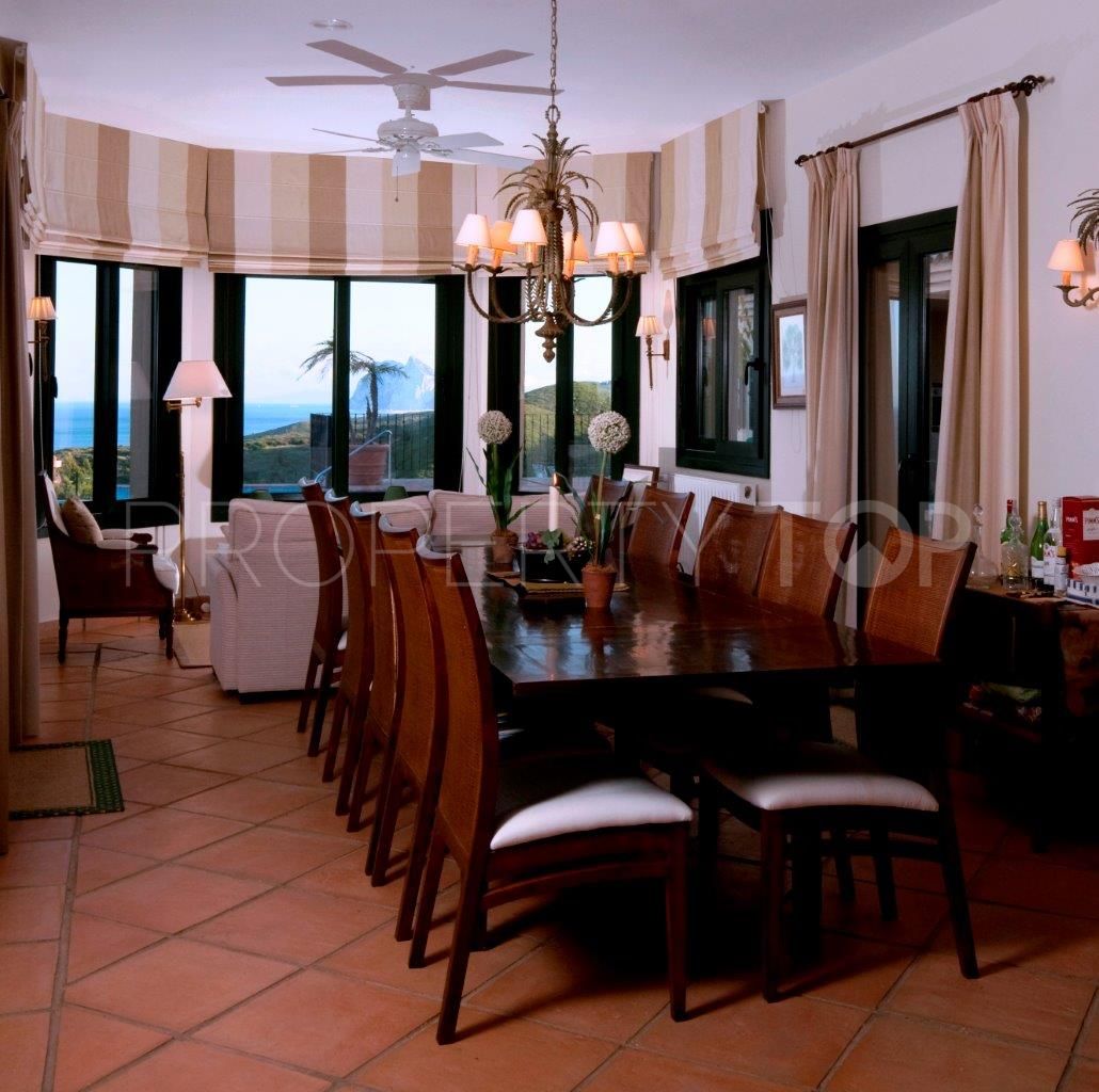 5 bedrooms villa in Alcaidesa Costa for sale