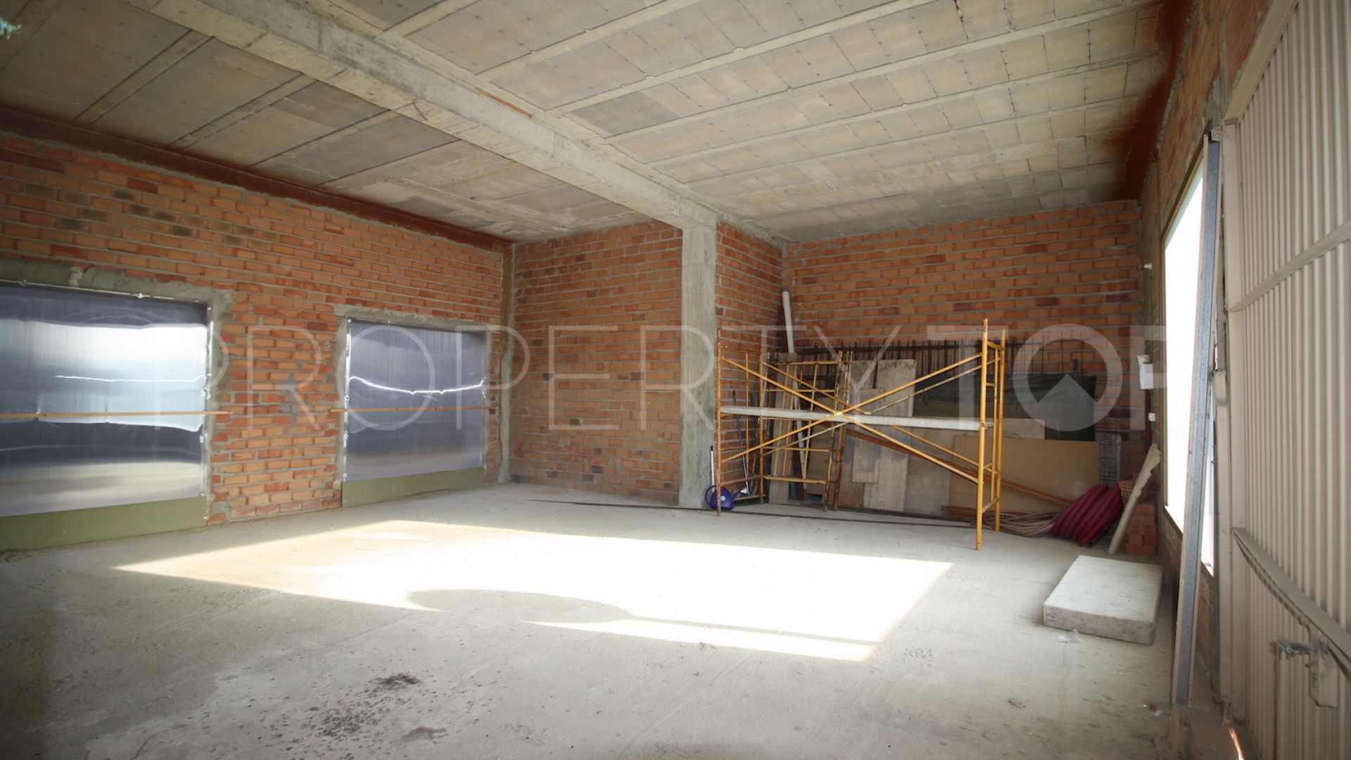 4 bedrooms commercial premises in Pueblo Nuevo de Guadiaro for sale