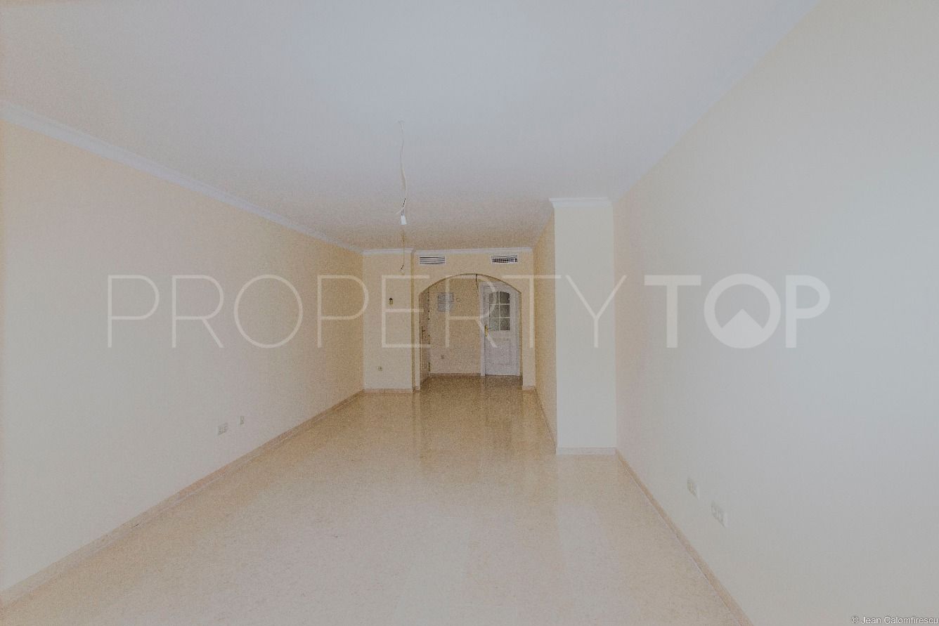 For sale apartment in Elviria