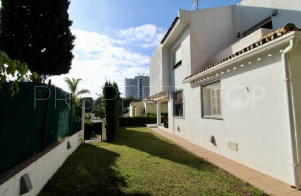 For sale chalet in Nueva Andalucia with 3 bedrooms