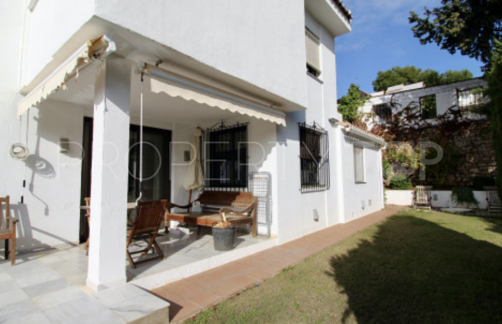 For sale chalet in Nueva Andalucia with 3 bedrooms