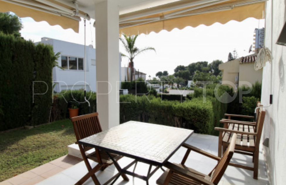 For sale chalet in Nueva Andalucia with 3 bedrooms