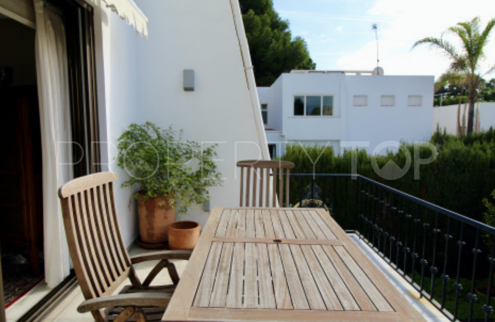 For sale chalet in Nueva Andalucia with 3 bedrooms