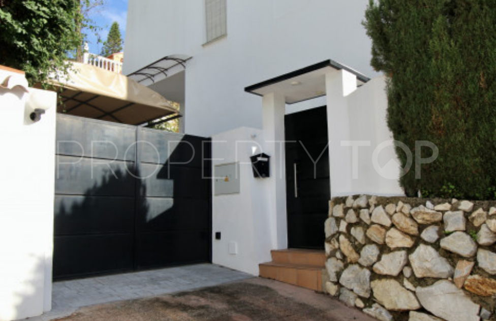 For sale chalet in Nueva Andalucia with 3 bedrooms