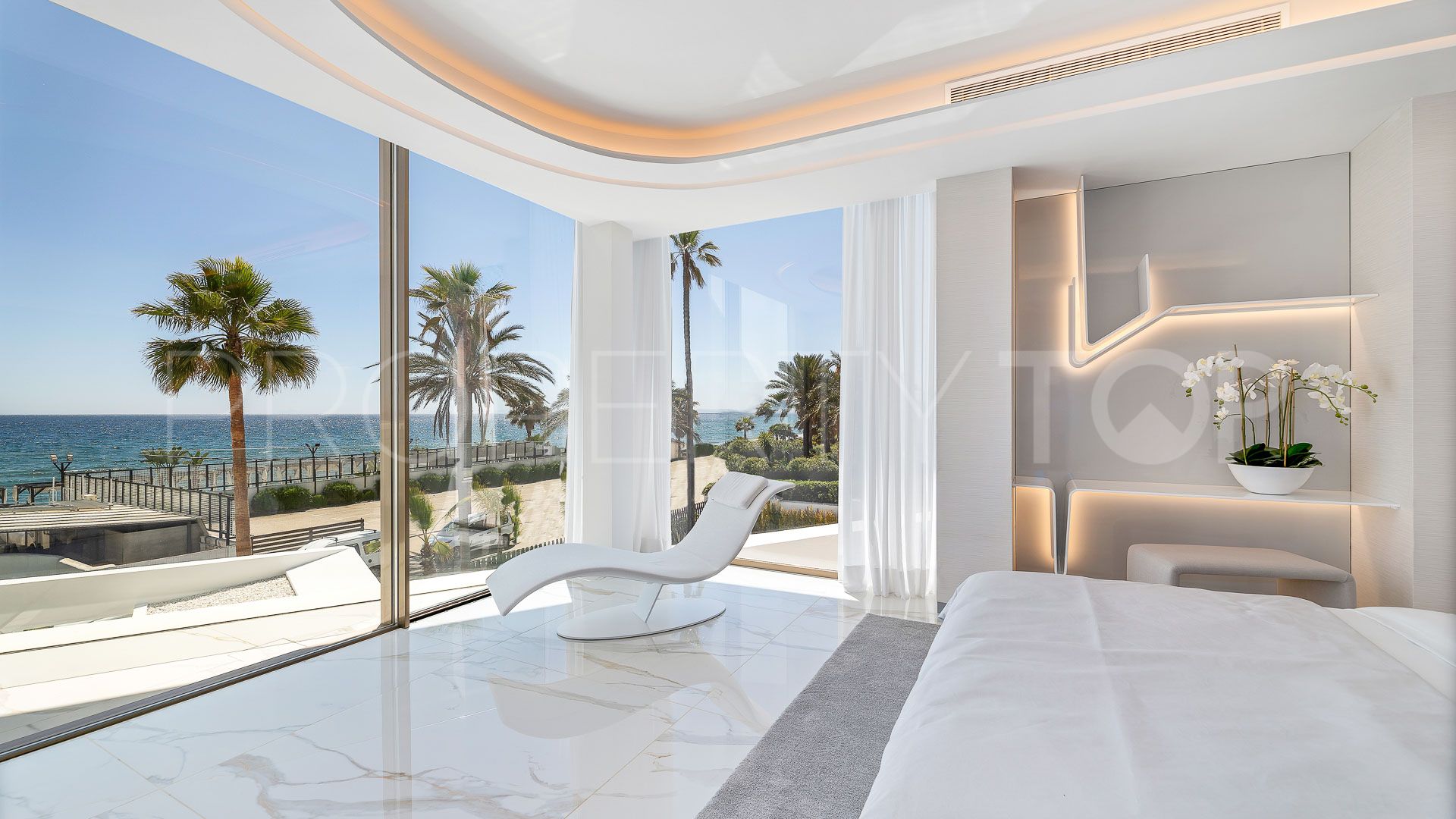 Villa con 6 dormitorios en venta en Los Monteros Playa