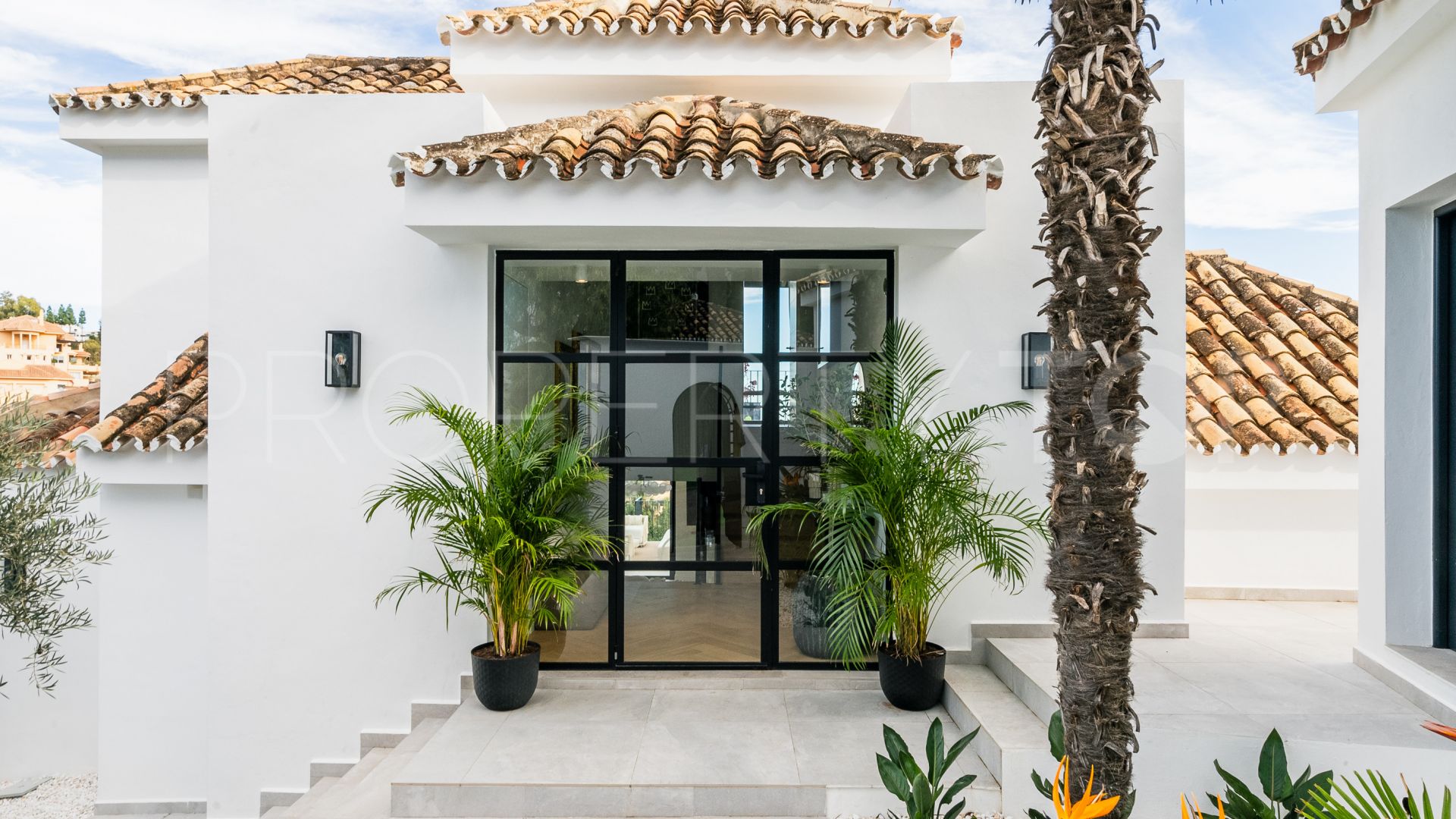 Nueva Andalucia, villa de 5 dormitorios en venta