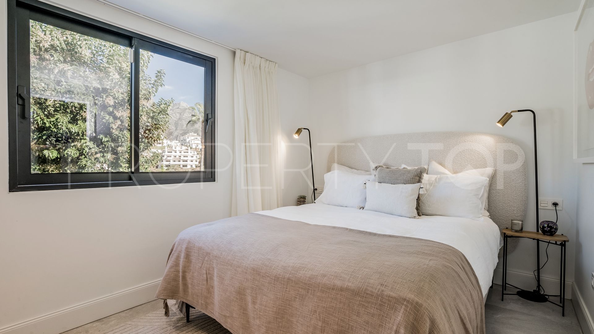 Nueva Andalucia, villa de 5 dormitorios en venta