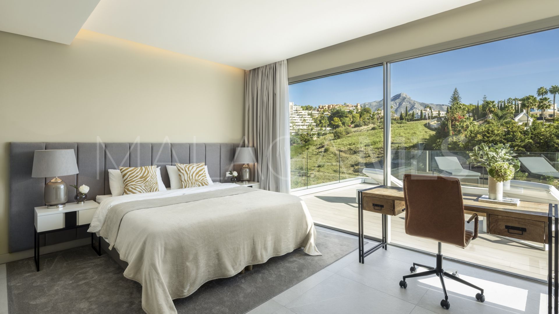 Villa a la venta with 5 bedrooms in Nueva Andalucia