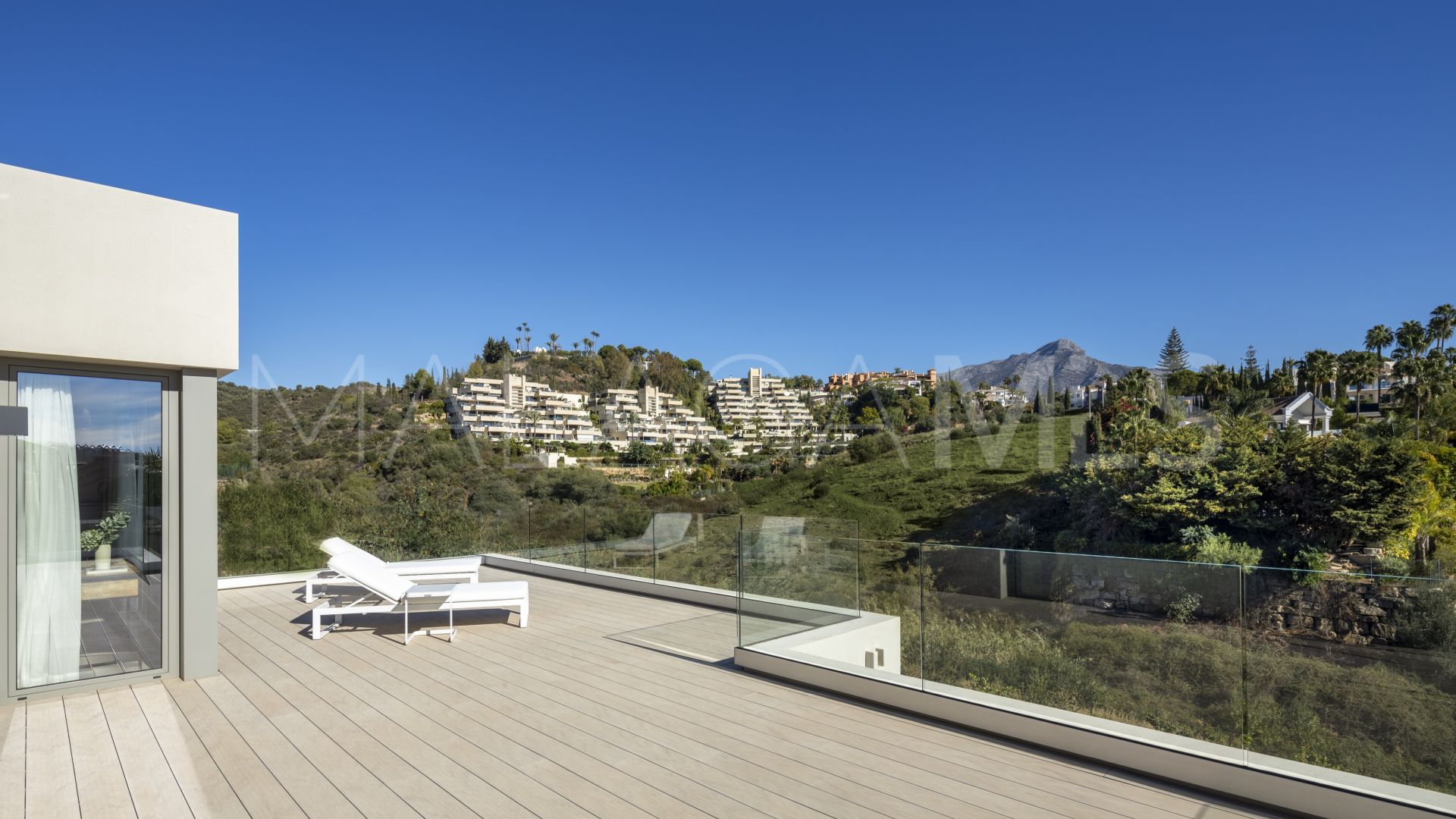 Villa a la venta with 5 bedrooms in Nueva Andalucia
