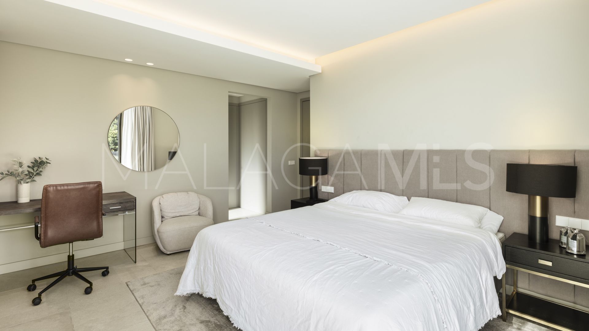 Villa a la venta with 5 bedrooms in Nueva Andalucia