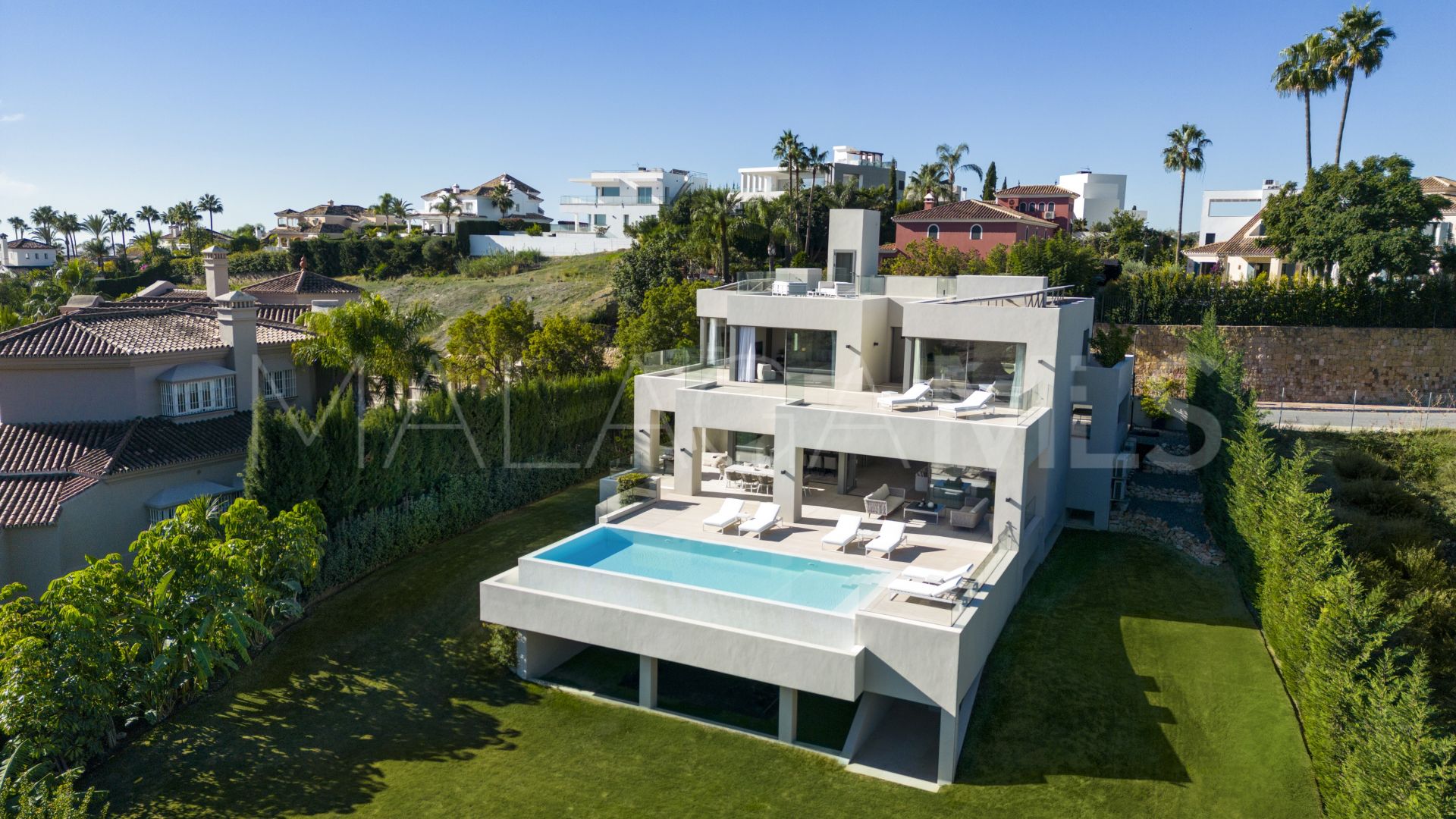 Villa a la venta with 5 bedrooms in Nueva Andalucia