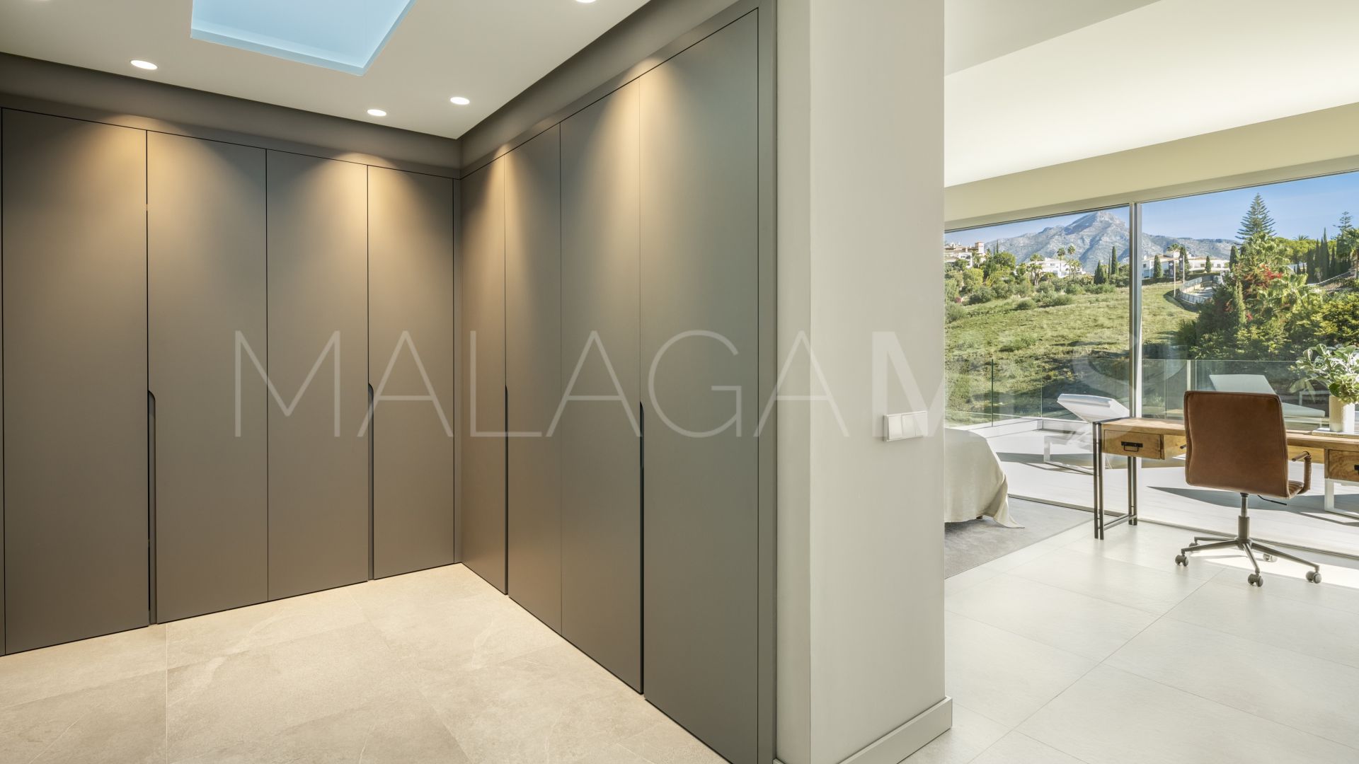 Villa a la venta with 5 bedrooms in Nueva Andalucia