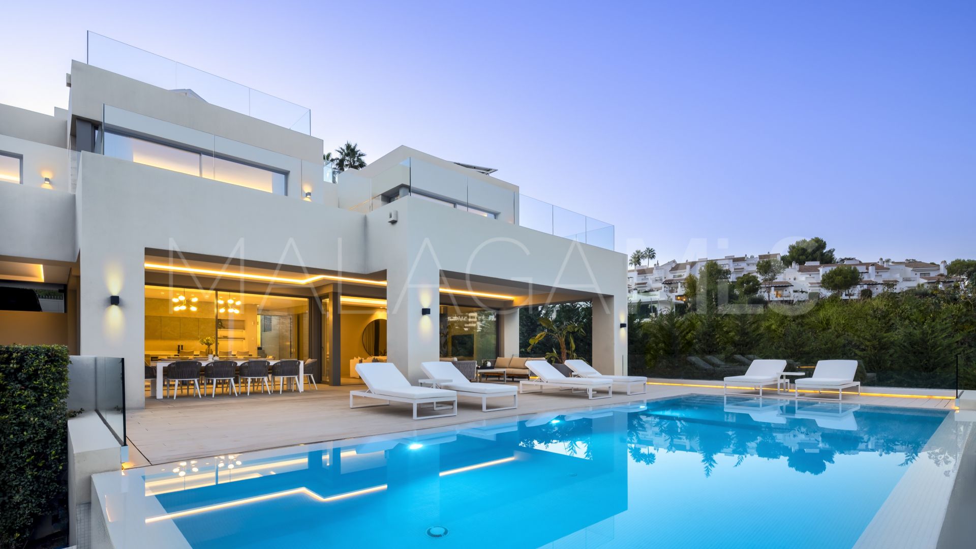 Villa a la venta with 5 bedrooms in Nueva Andalucia